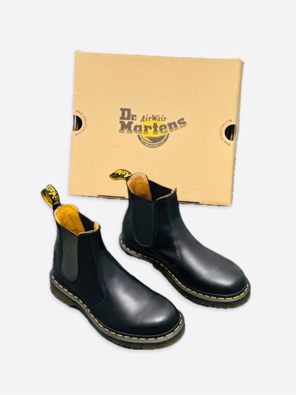 NWT Dr. Martens Black Chelsea Boots - Smooth Leather size 7